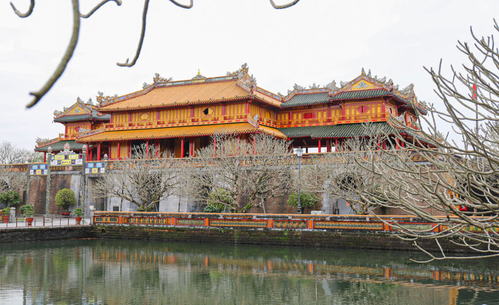 uy-nghi-lau-ngu-phung-bieu-tuong-ve-mot-thoi-trieu-nguyen-hung-thinh-16-1638608875