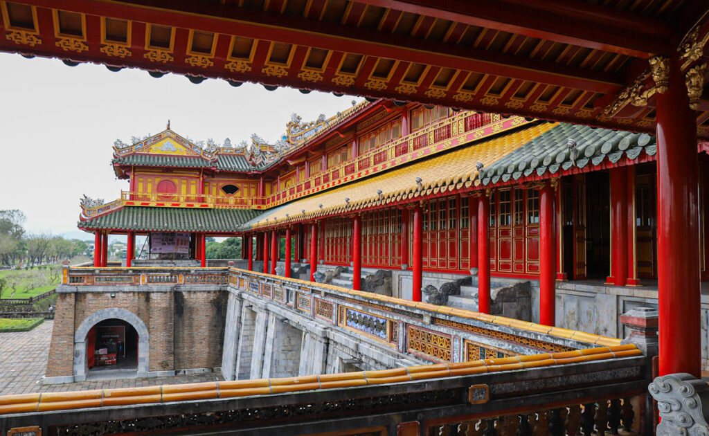 uy-nghi-lau-ngu-phung-bieu-tuong-ve-mot-thoi-trieu-nguyen-hung-thinh-9-1638608875